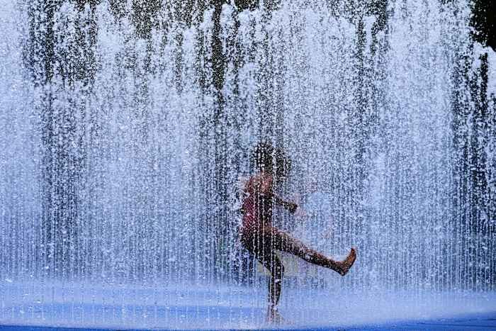 UK’s First 2025 Heat Wave Triggers Health Alerts: What To Know