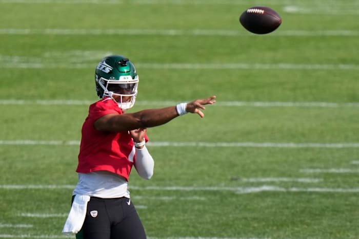 Justin Fields Returns After Toe Injury, Sits Out Practice Drills