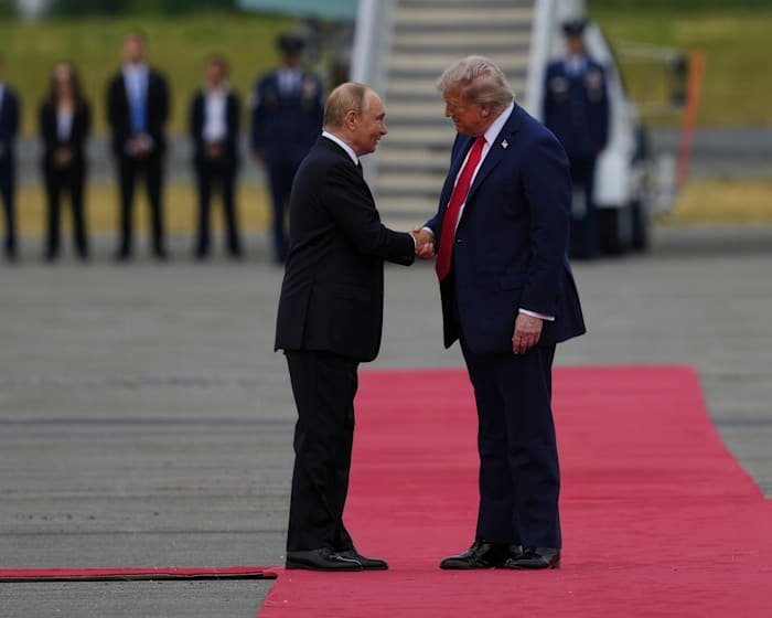 Trump’s Red Carpet for Putin Leaves Ukrainians Feeling Betrayed