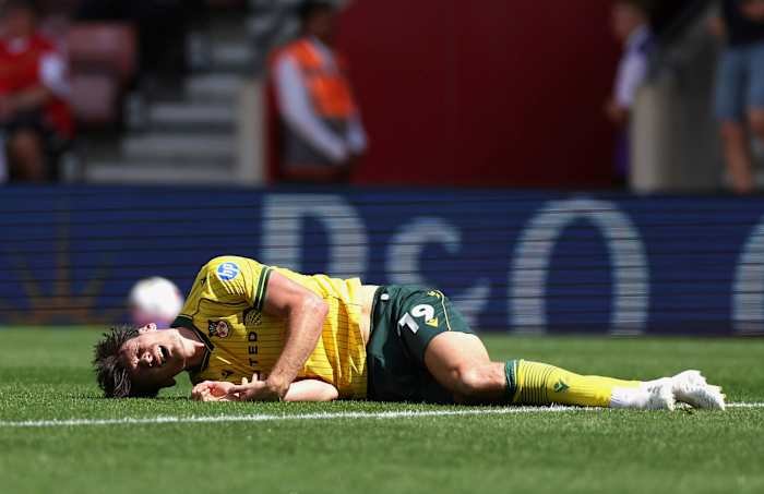 Wrexham Stunned by Southampton’s Late Goals in Championship Opener