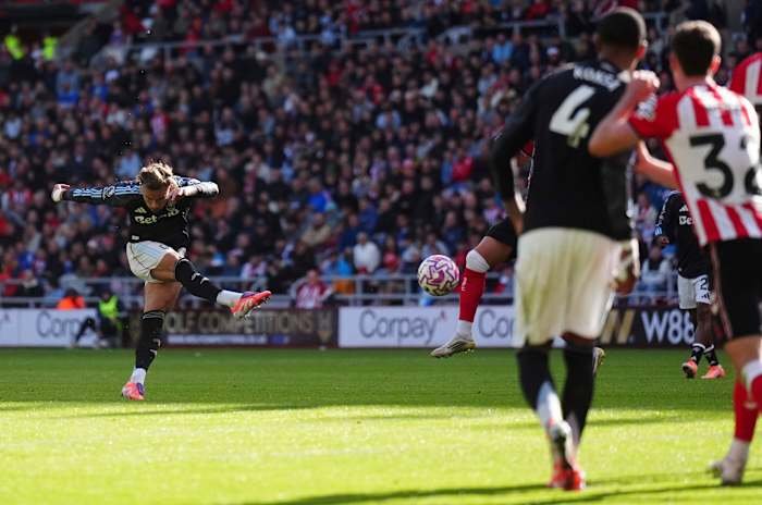Villa Ends Goal Drought but Draws 1-1 with 10-Man Sunderland