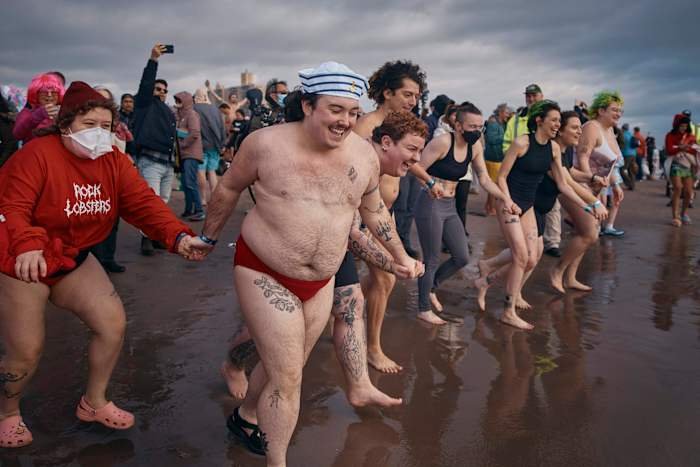 Cold-Water Immersion: Health Benefits and Potential Risks